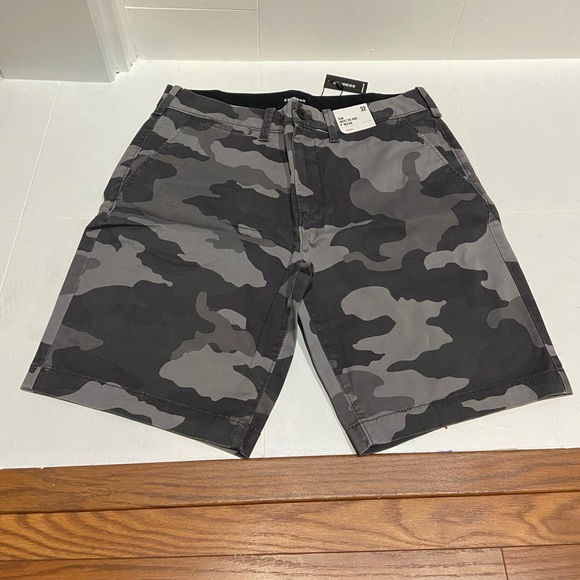 Express Other - Express Men’s Slim Above the Knee 9” Inseam Shorts